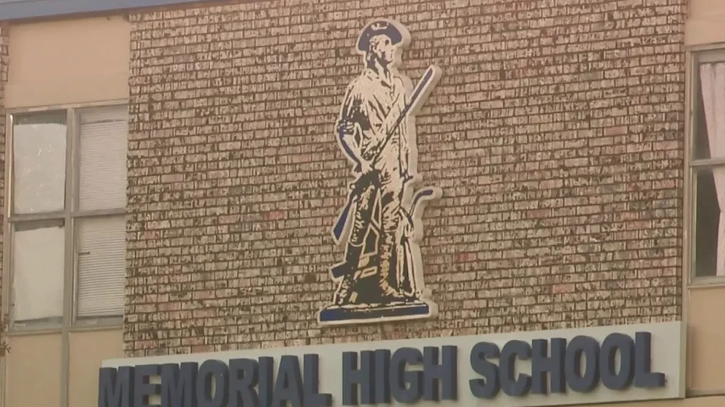 Leaks found under Memorial High School cause smelly hallways, student complaints