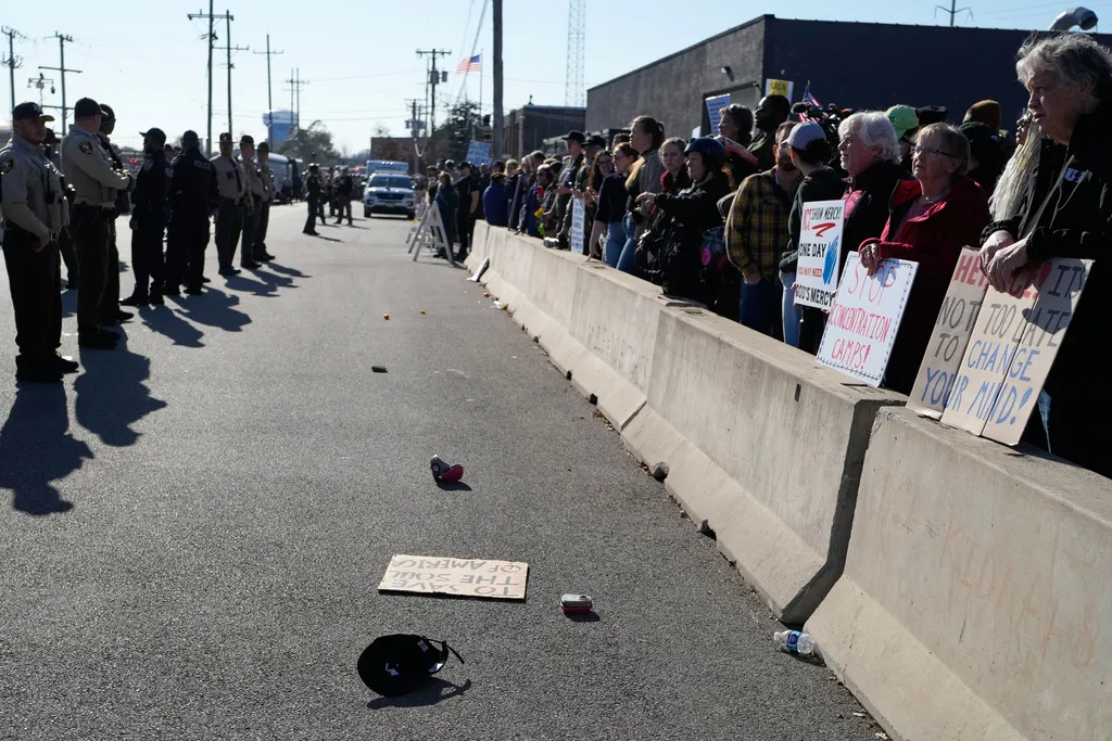 Chicagoans Grill AT&T for Facilitating ICE Terror