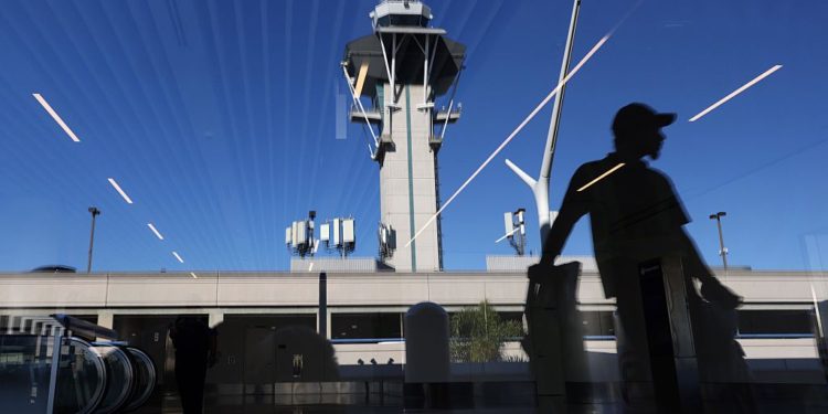 Flight Delays Persist Across U.S. Airports Amid Controller Shortages During Shutdown