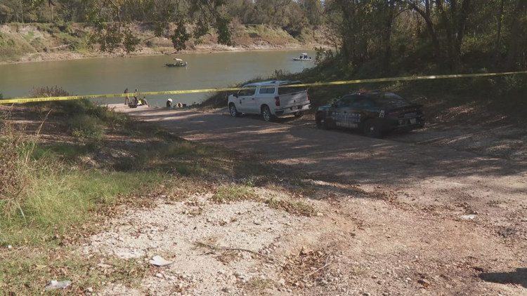 2 teens drown in Trinity River, search for dad who tried to rescue them continues, sheriff says