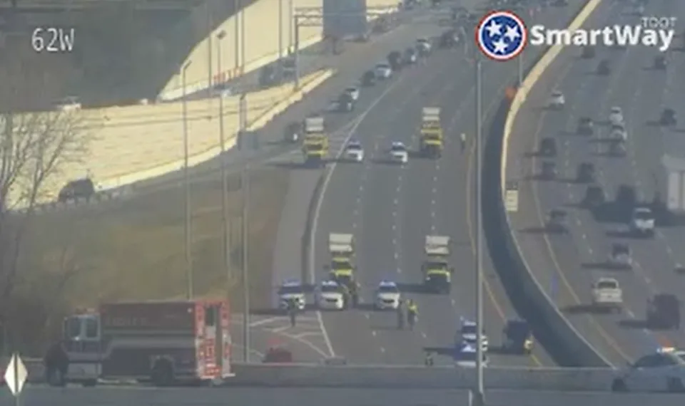 Wreck shuts down I-40 westbound near Nashville airport
