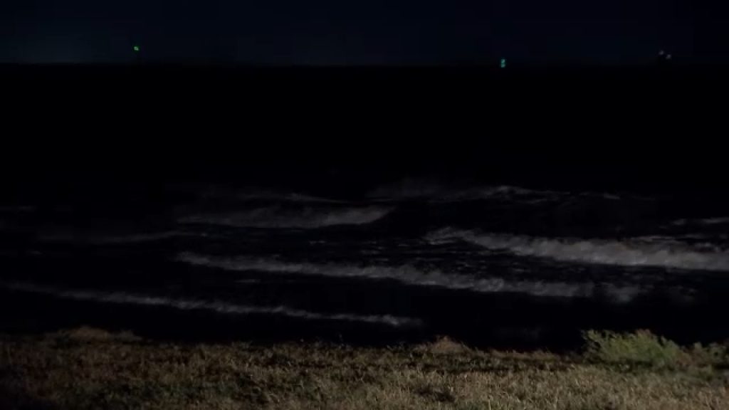 Juvenile dies, first responders injured after water rescue at Texas City Dike, officials say