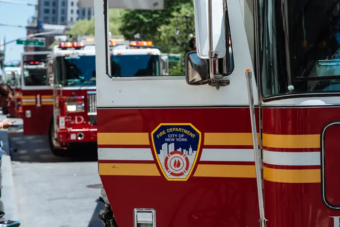 1 dead, 3 firefighters injured in Roosevelt Island fire, FDNY says