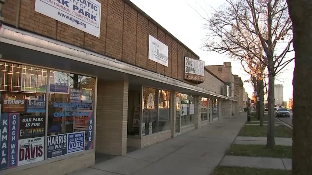 Man charged with robbing staffer at knifepoint at state Sen. Don Harmon’s Oak Park office: docs