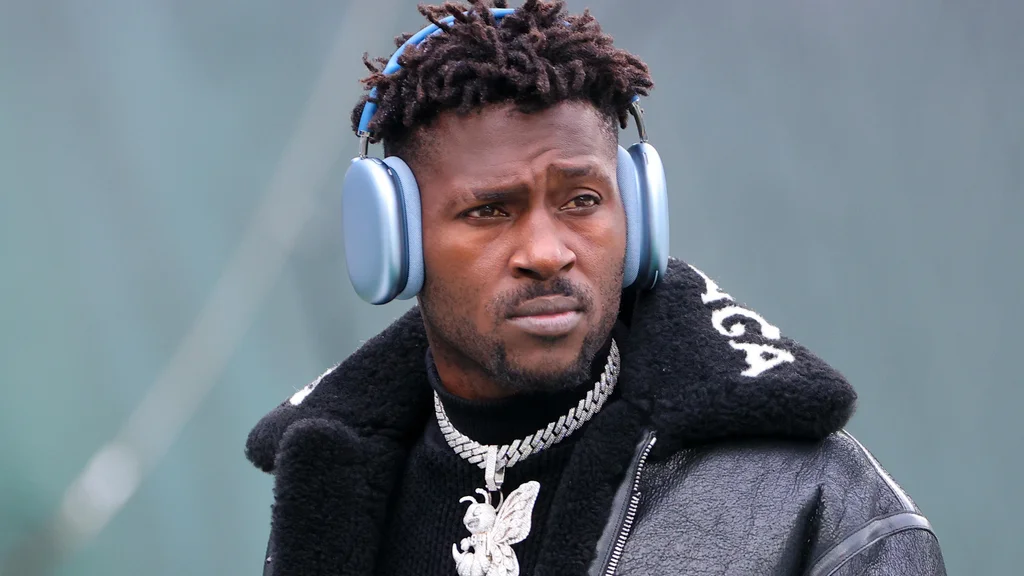 Former NFL star Antonio Brown extradited from Dubai to stand trial in Miami shooting, police say