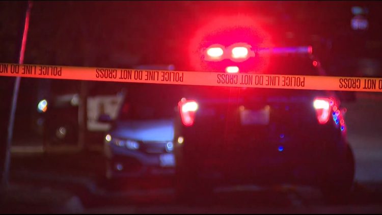 2 hospitalized with life-threatening injuries after head-on crash in San Antonio