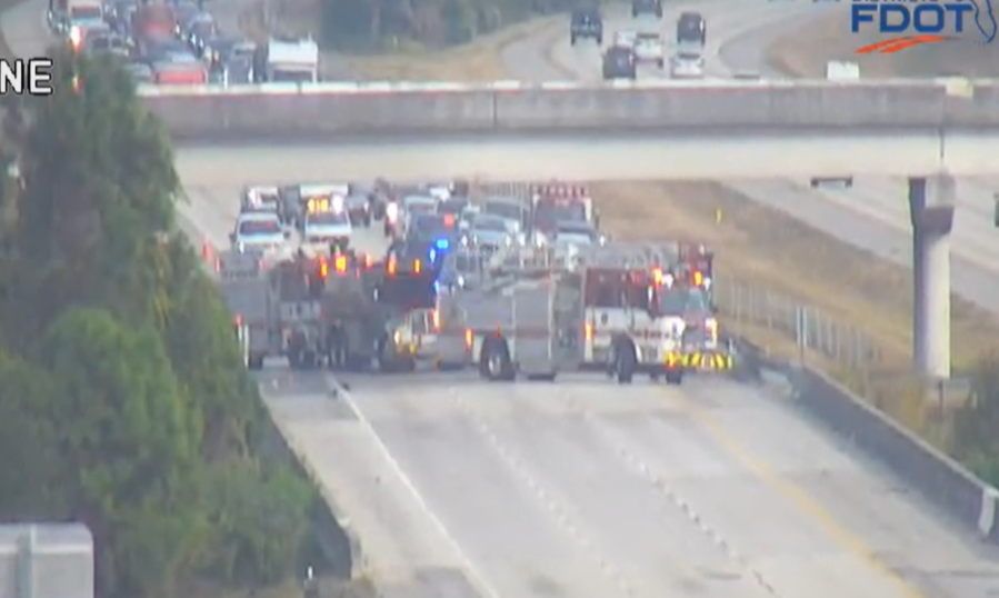 Driver dies in fiery Thanksgiving crash on I-75 in Venice