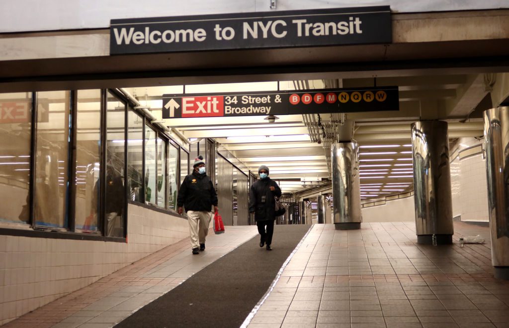 Police Are Hunting NYC Subway Attacker Who Allegedly Slashed Two Men In the Face