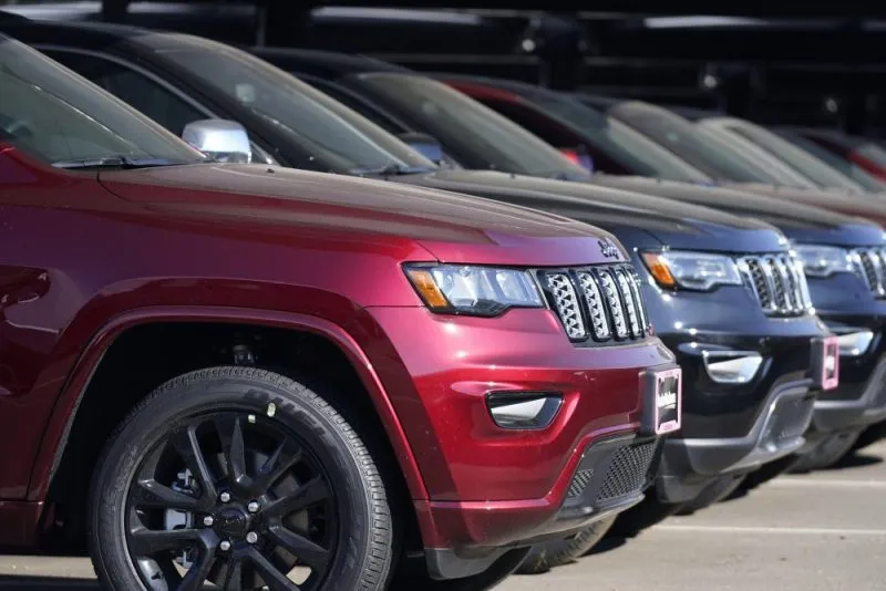Chrysler recalls more than 320,000 Jeep SUVs due to battery fire risk