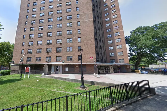 Brooklyn man fatally stabbed at NYCHA development in Brownsville, police say