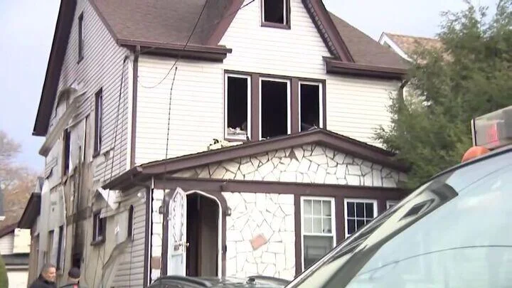 Queens house fire leaves 95-year-old woman dead, 2 other family members in critical condition