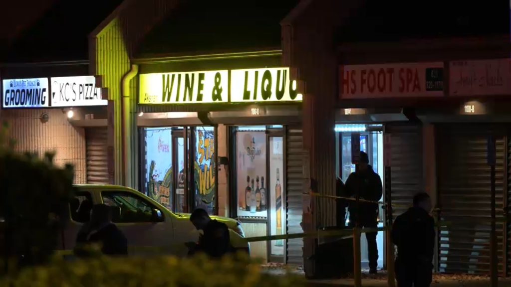 Liquor store clerk fights back against would-be robber in Holtsville