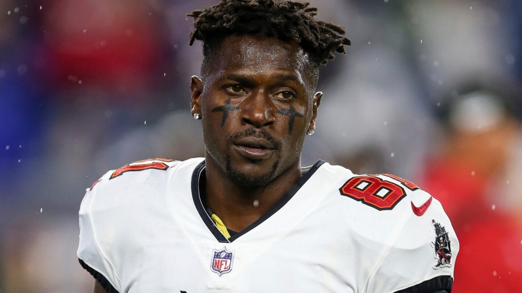 Antonio Brown returns to Miami to face attempted murder charge