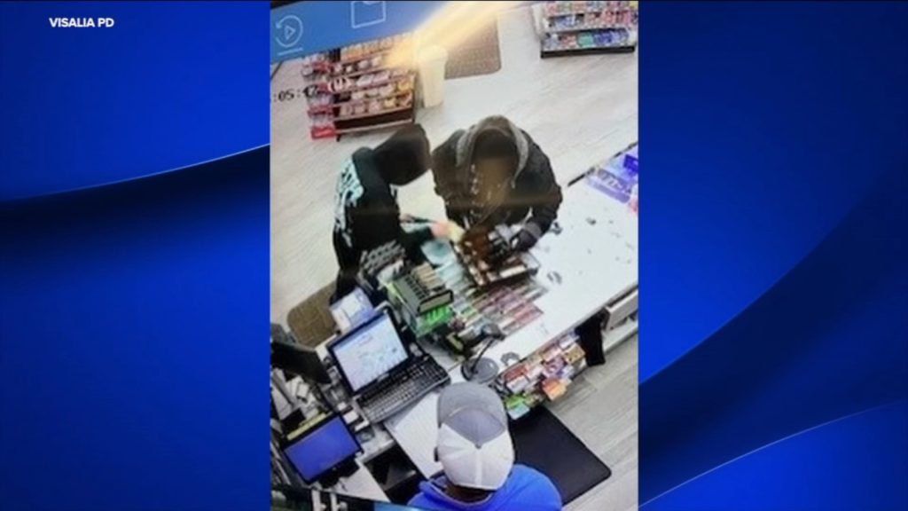 2 people rob food mart at Visalia gas station, police say