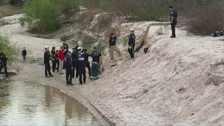 12-year-old girl becomes buried in sand that caved in around her in The Woodlands, according to fire department