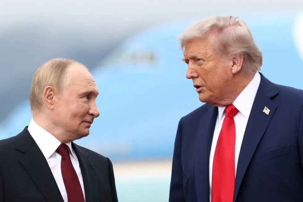 Jeffrey Epstein bragged he told the Russian government how to deal with Trump