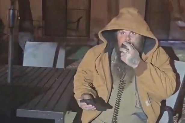 Men troll ICE agents by blasting audio of crying children outside their hotel