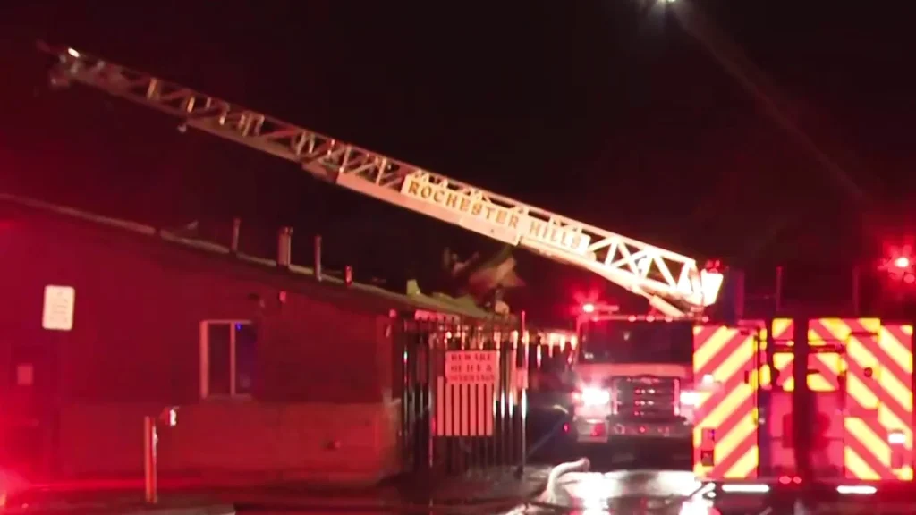 Crews battle fire at Oakland County storage facility