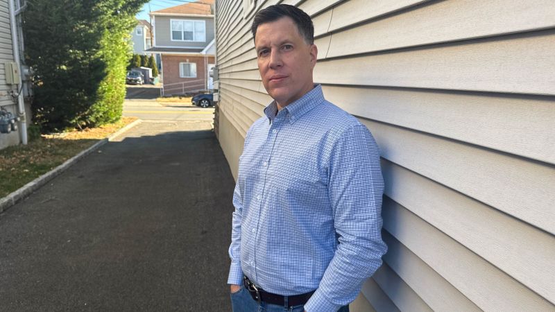 A stranger messaged him on Facebook. It was the start of a nightmare that cost him $280,000 | CNN