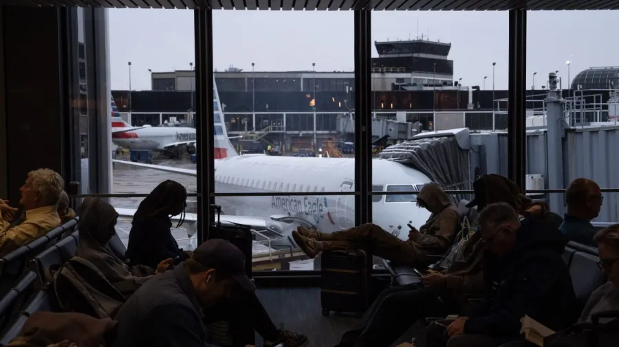 Almost 1,200 cancellations early Tuesday as shutdown flight cuts rise to 6 percent rate