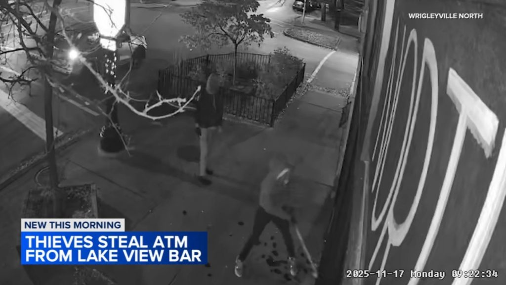 VIDEO: Thieves steal ATM from Wrigleyville North bar in Lakeview