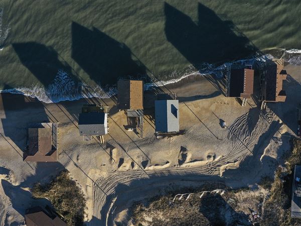 Homes collapsing in N.C. could spell trouble for other coastal areas