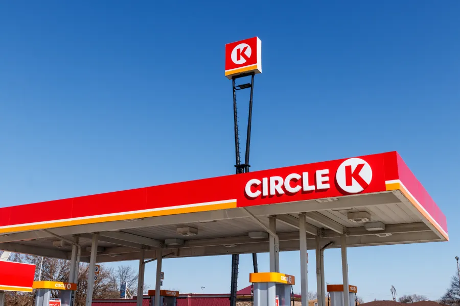 Teen robbery suspect arrested after assault outside Circle K
