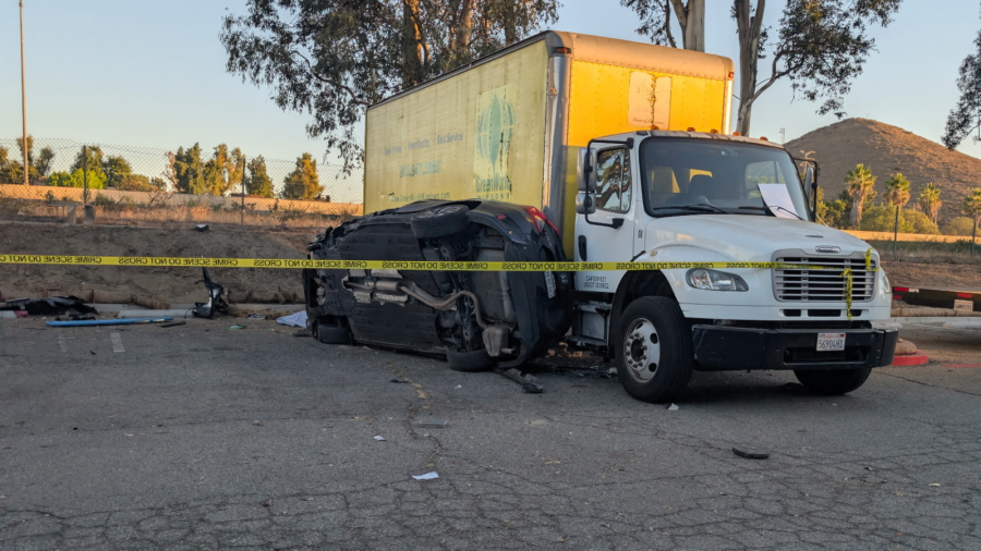 Southern California freeway crash leaves at least 1 person dead