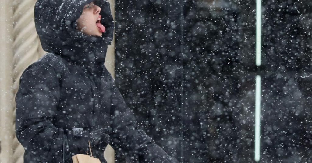 Over 1K flights canceled at Chicago’s airports as up to 10 inches of snow blankets the region