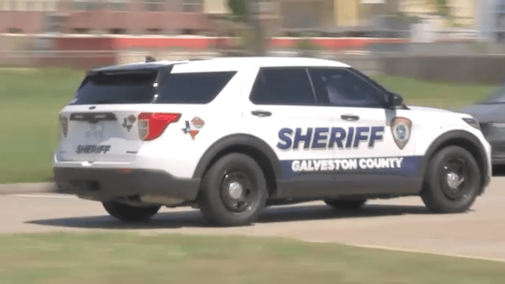 Intoxicated wrong-way driver charged in crash that killed nursing student in Galveston, GCSO says