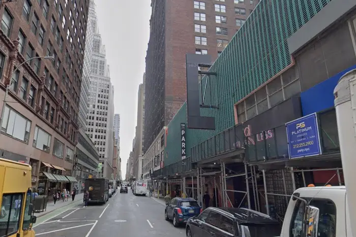 NYPD looking for person who shot Jets player Kris Boyd outside Midtown restaurant