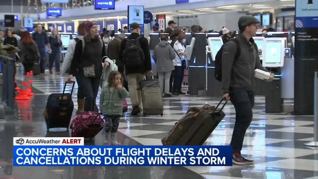 More than 400 flights canceled at Chicago airports Sunday with extensive delays