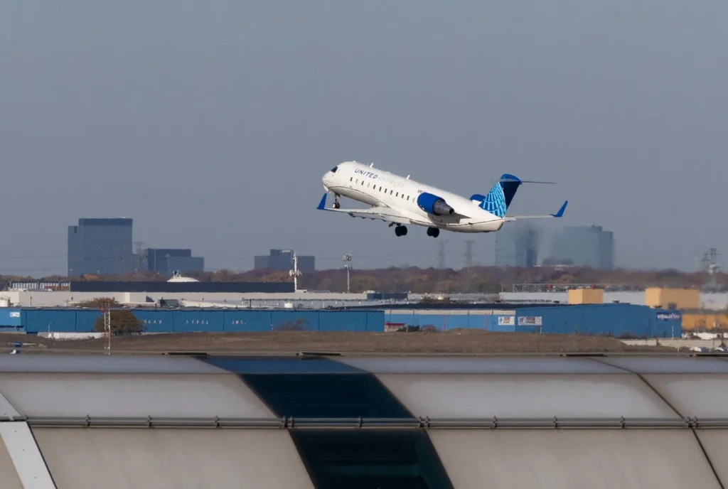 Nearly 100 flights at O’Hare and Midway cancelled Friday due to FAA order