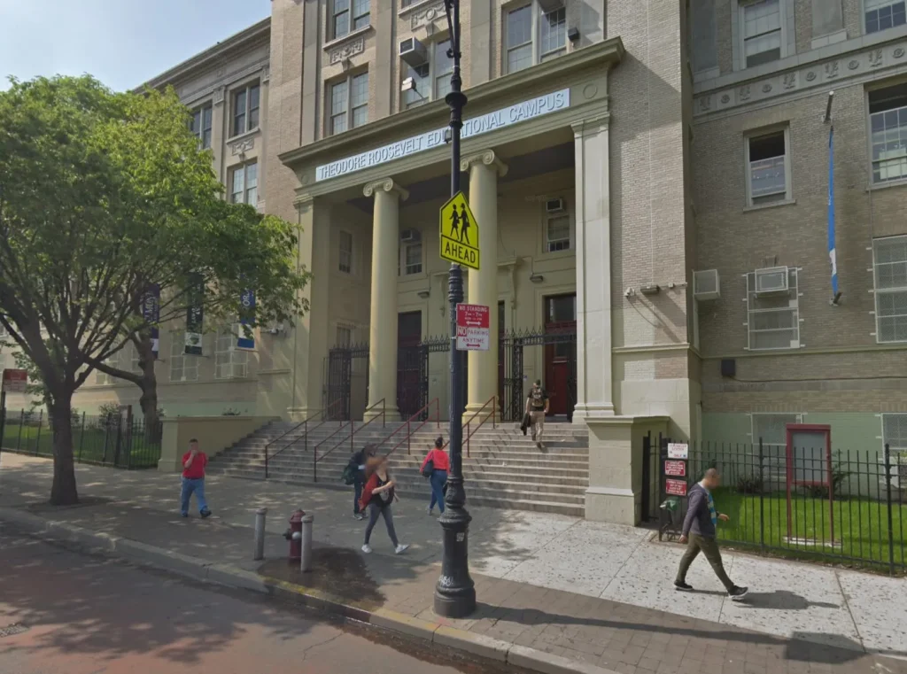 Student slashed in head and neck with scalpel at Bronx high school: cops