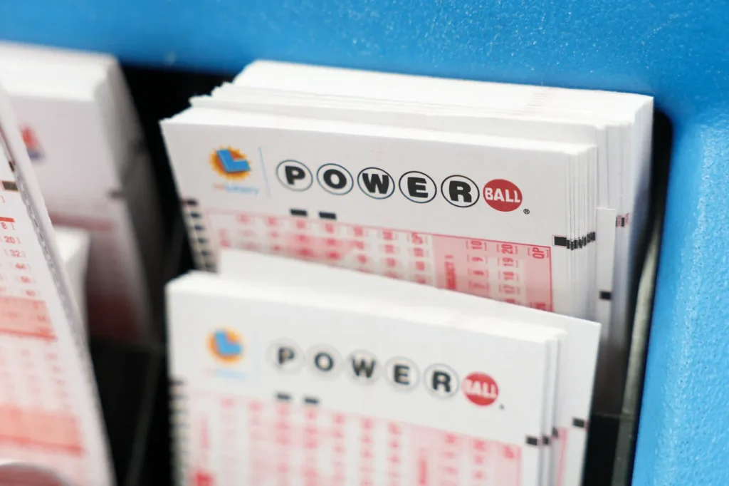 Powerball jackpot nears $1B as holidays approach