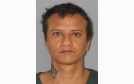 Man wanted on warrant for robbery allegedly stabs a HPD officer, 38