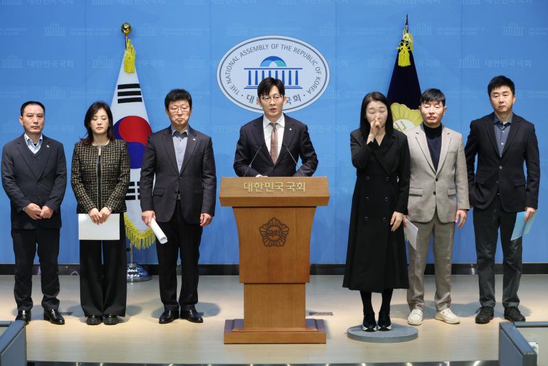 Defectors protest proposed new label for North Koreans in South