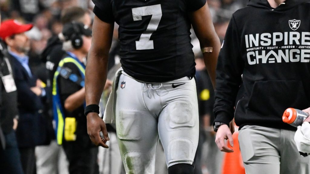 Raiders QB Geno Smith injures ankle in 4th quarter against Giants