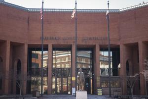 Frederick doctor ordered to serve 2 1/2 years in prison for assaulting patients