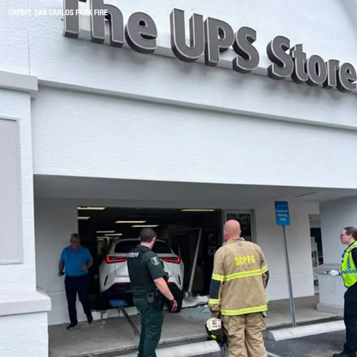 VIDEO: Car crashes into Fort Myers UPS storefront