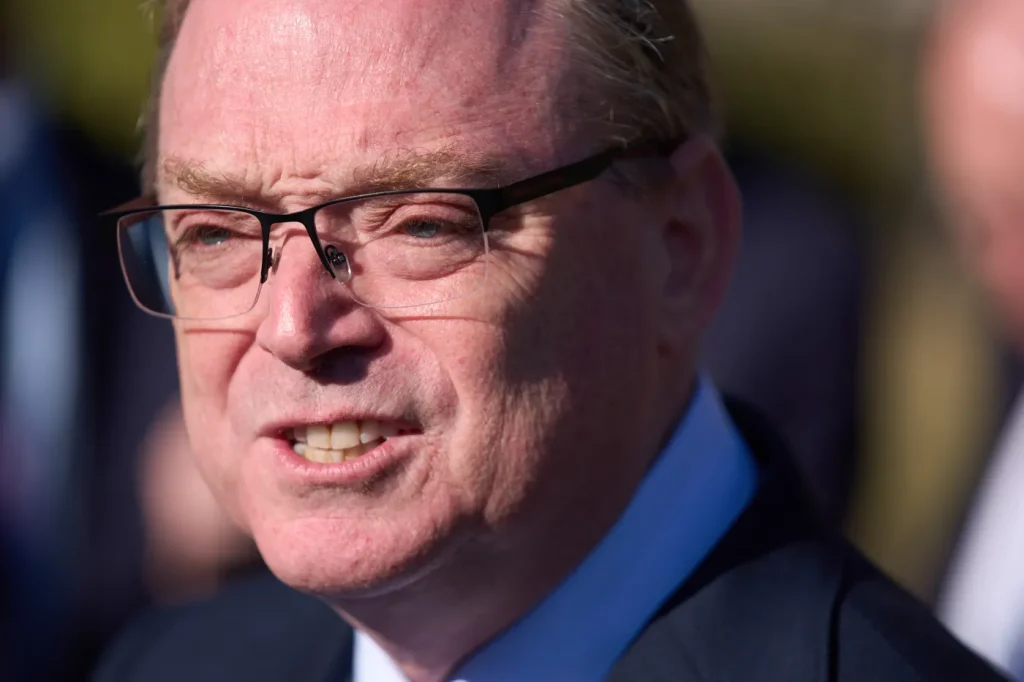 Hassett: Trump free to offer opinions on Fed policy