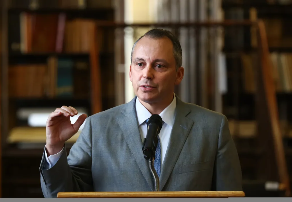 Howie Carr: My Christmas wish is a gaping hole in the Massachusetts budget