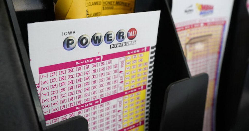 Powerball jackpot jumps to $1B after no grand prize winner in Wednesday’s drawing