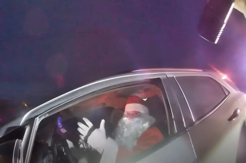 See ‘Santa Claus’ get pulled over for speeding through Ohio