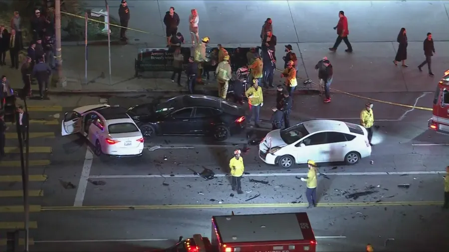 Several injured in Pico-Robertson multi-car crash