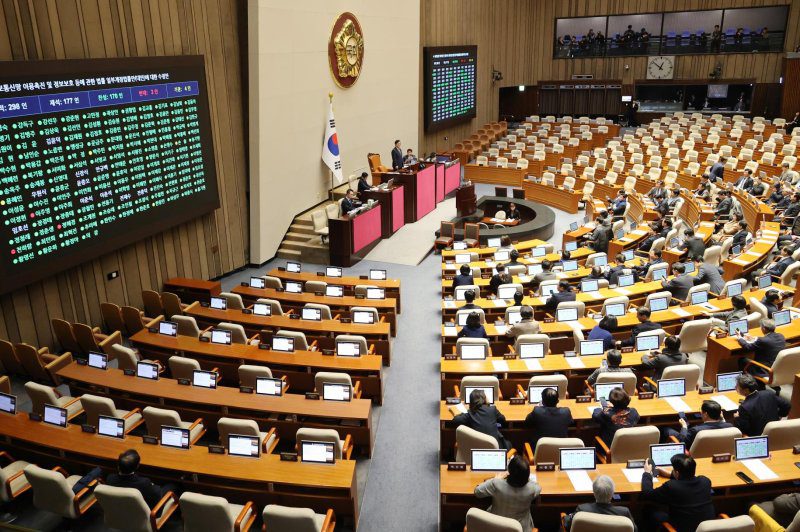 Records the King Could Not See and Power That Surrenders Judgment