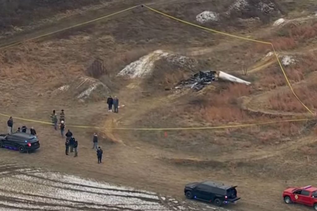 2 helicopters collide near NJ shopping center; 1 dead