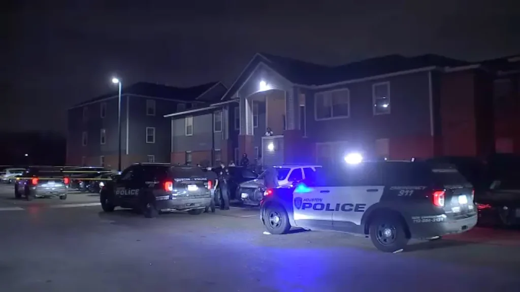 7-year-old girl shot after gunfire erupts during fight at SE Houston apartments, HPD says