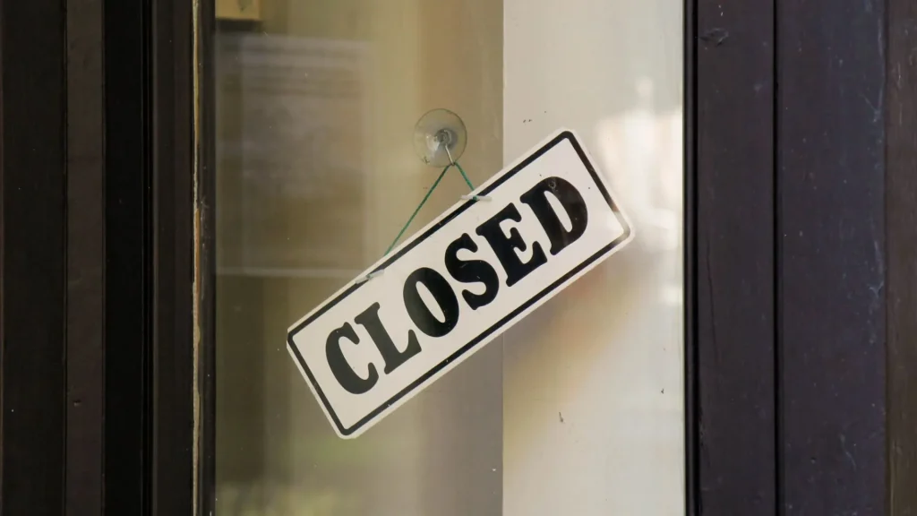 Iconic fast-food chain to shutdown diner TODAY after 47 years as bosses are slammed for treatment of staff & customers