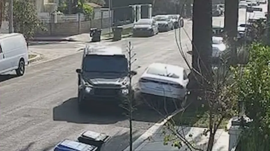 Mother crashes into fleeing burglars after they attempted to break into Sherman Oaks home